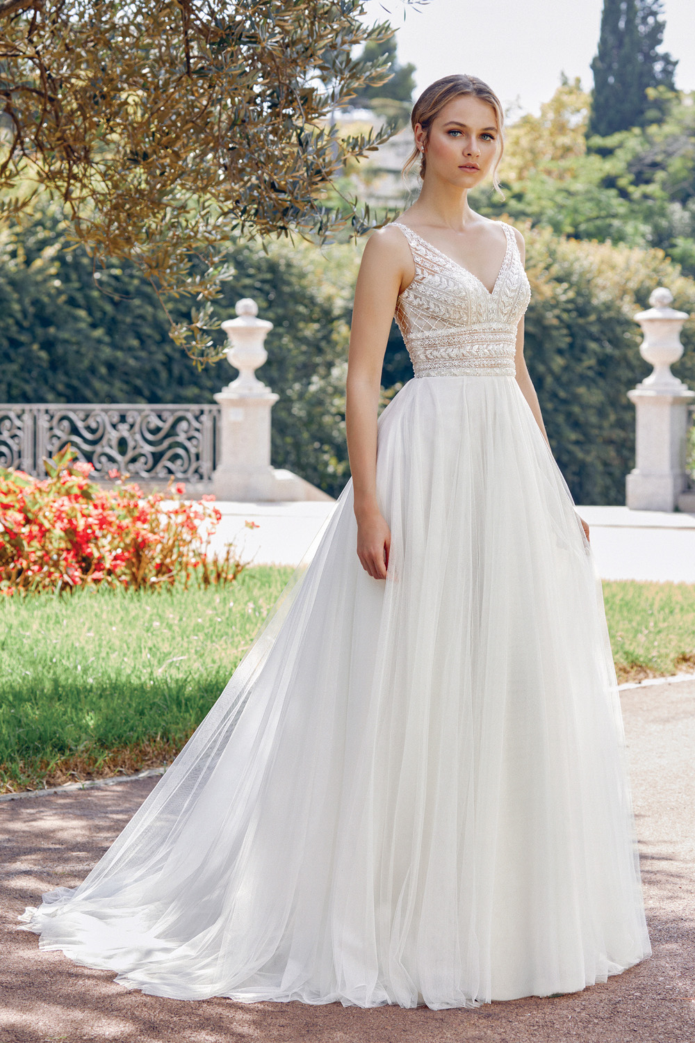 Abito da sposa art. 44120 - Sincerity | Corpetto ricamato | gonna in chiffon  | stile