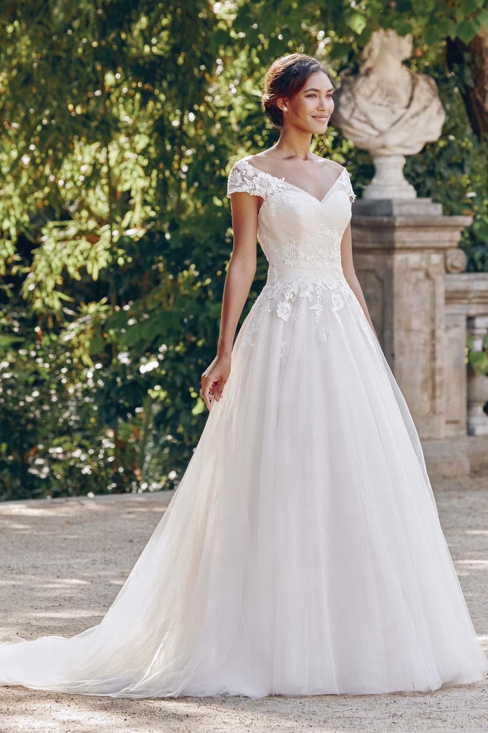 Abito da sposa art. 44132 - Collezione Sincerity | corpetto ricamato | gonna  in organza | Abiti