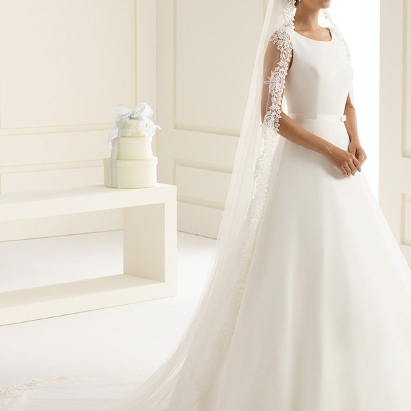 Velo con bordo  in pizzo, 250 cm