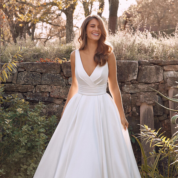 Scollo a V Abiti da Sposa adatti ad ogni Forma Atelier Patrizia Cavalleri
