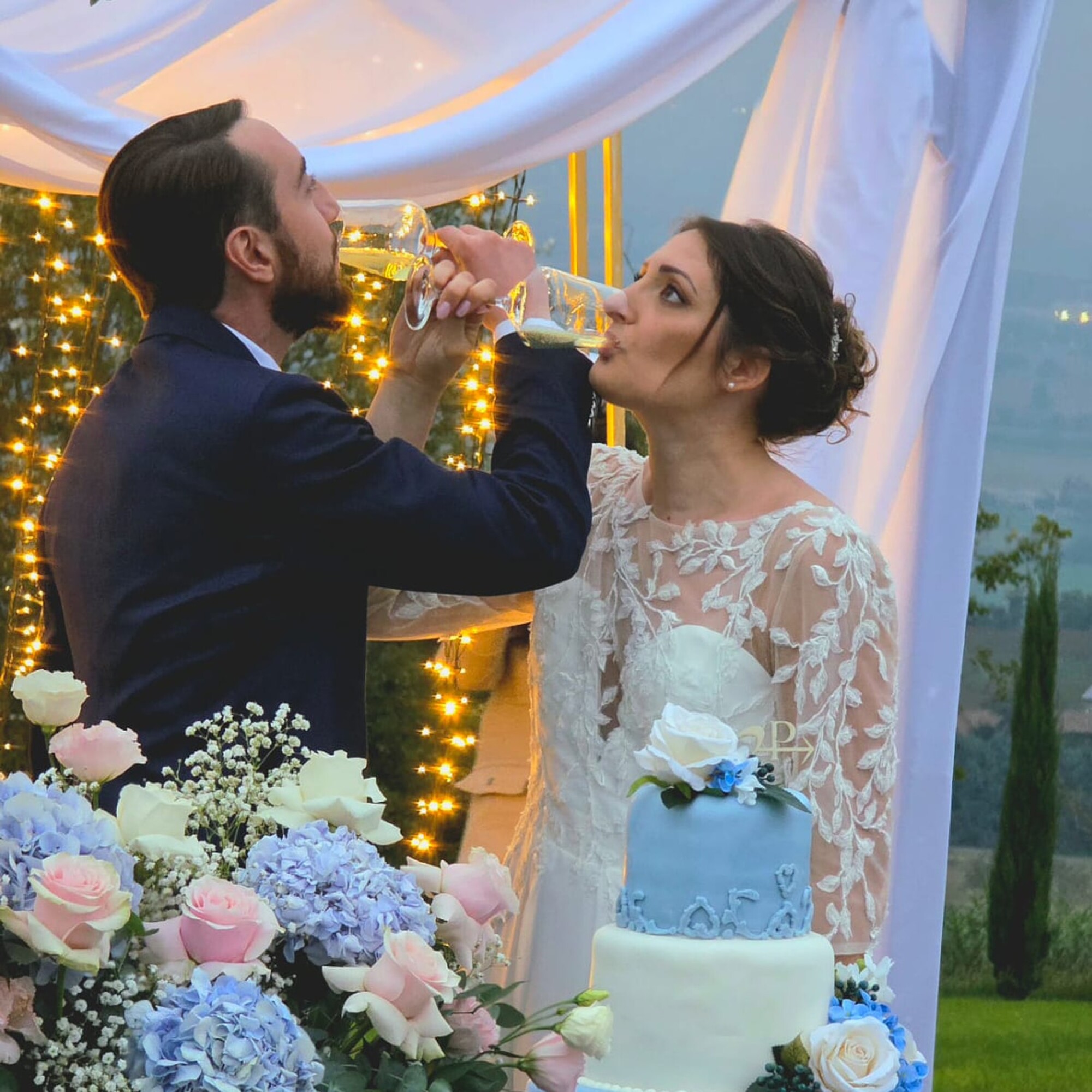 Coppia sposi con abiti Patrizia Cavalleri