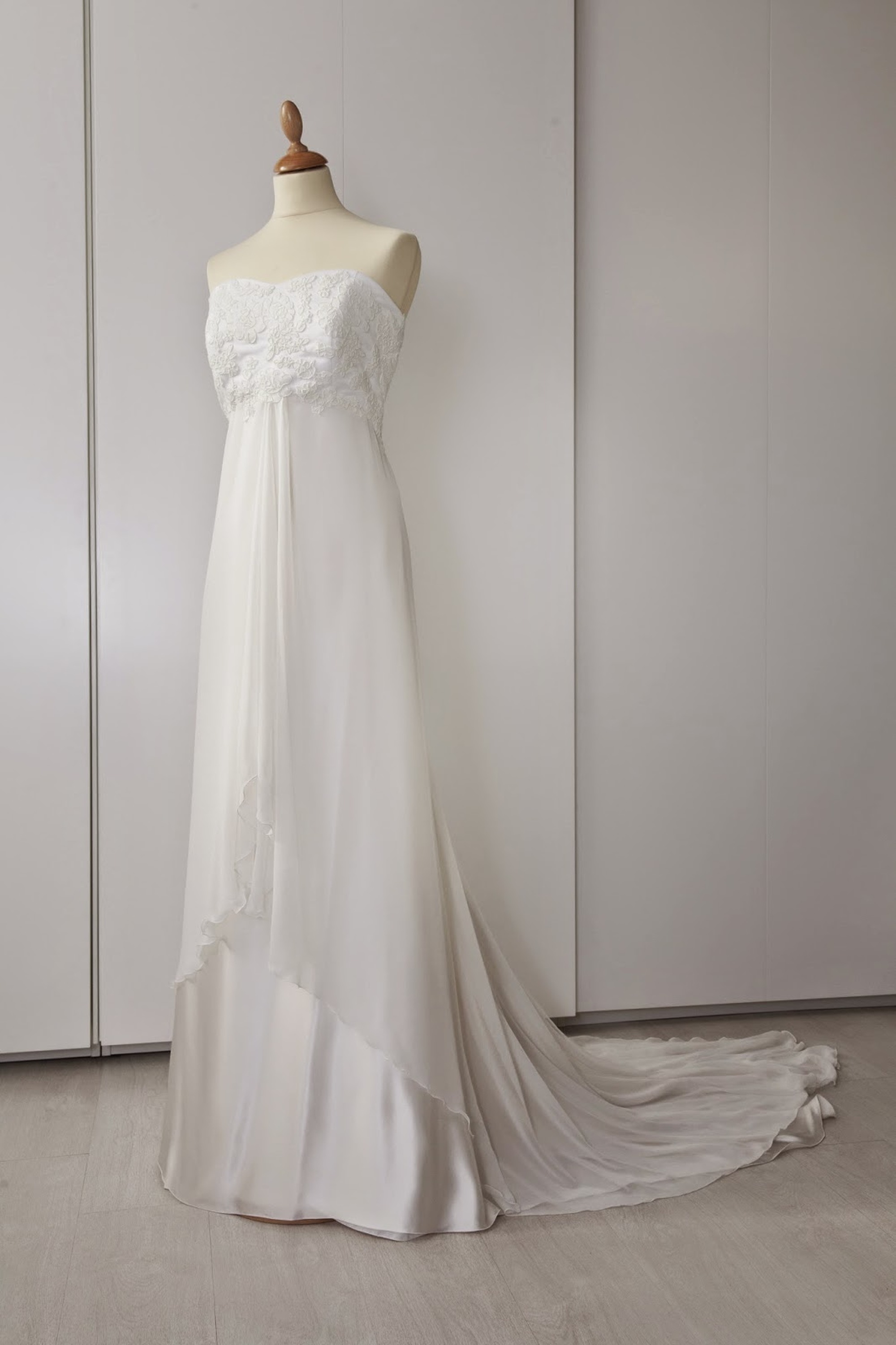 Abito da sposa pizzo e color cioccolato 