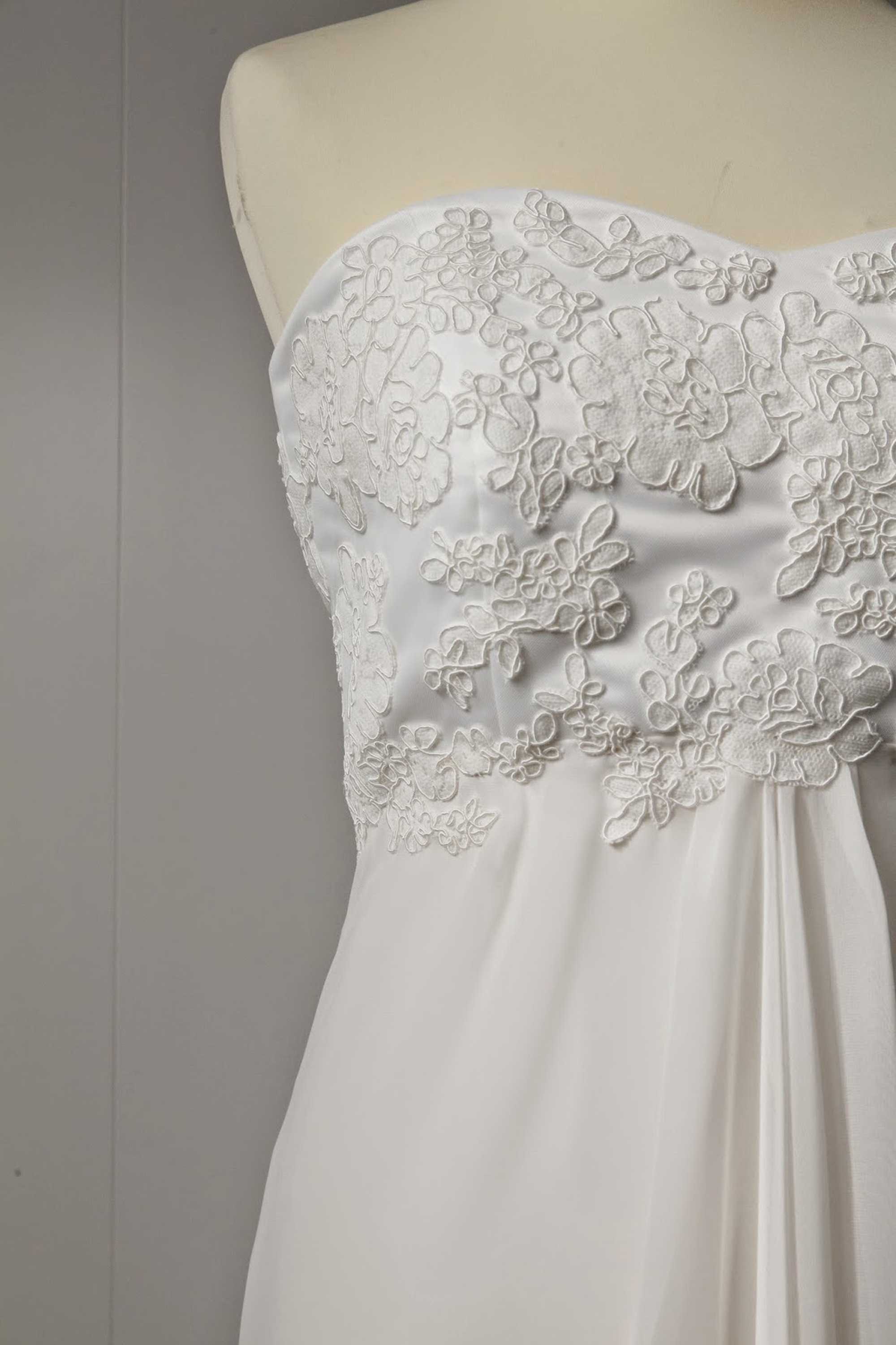 Abito da sposa pizzo e color cioccolato 