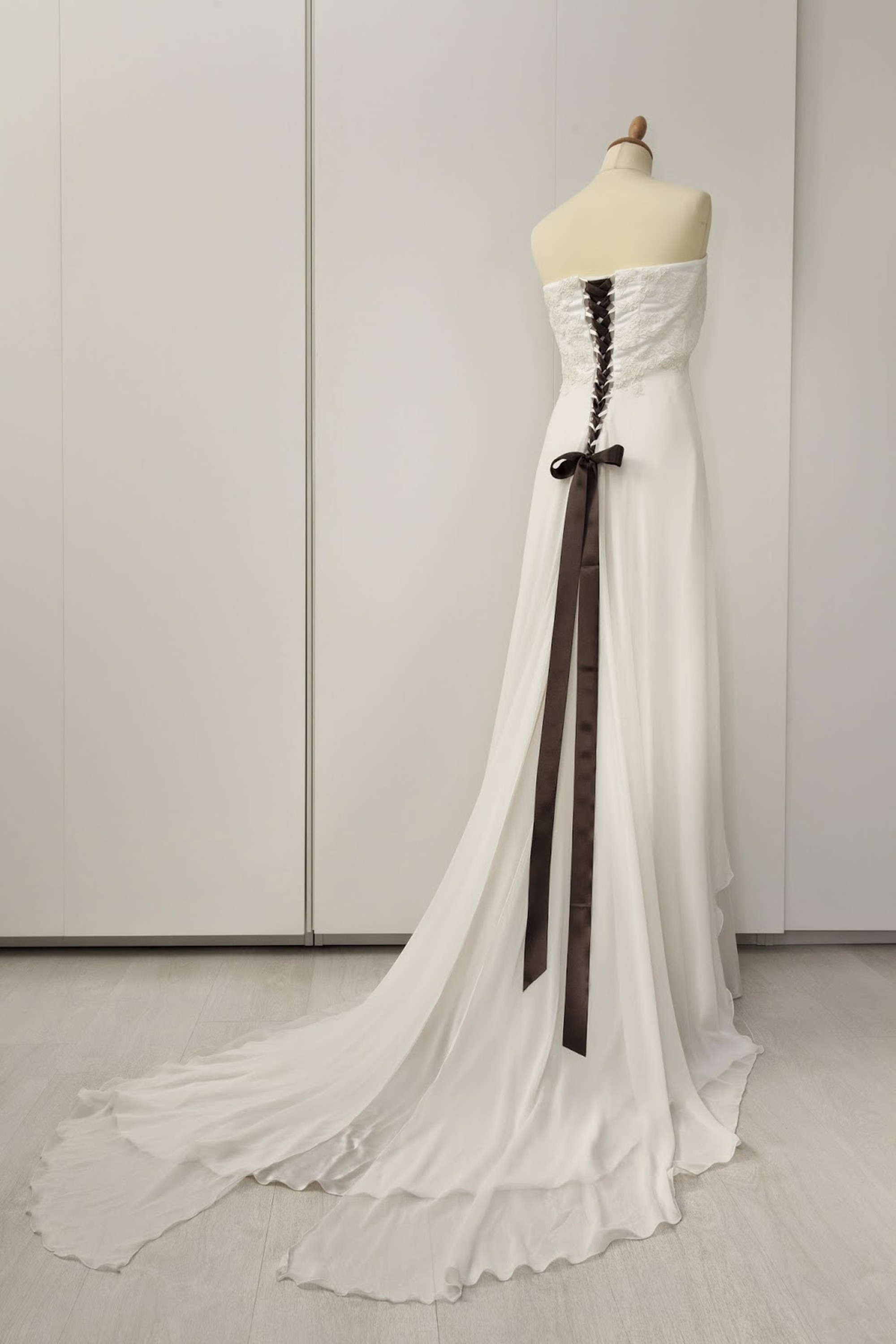 Abito da sposa pizzo e color cioccolato 